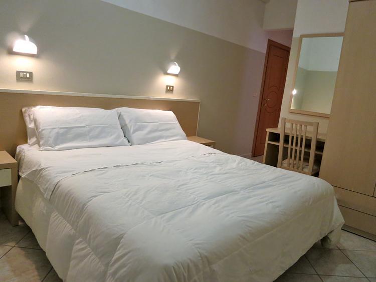 Hotel Romina Римини Екстериор снимка
