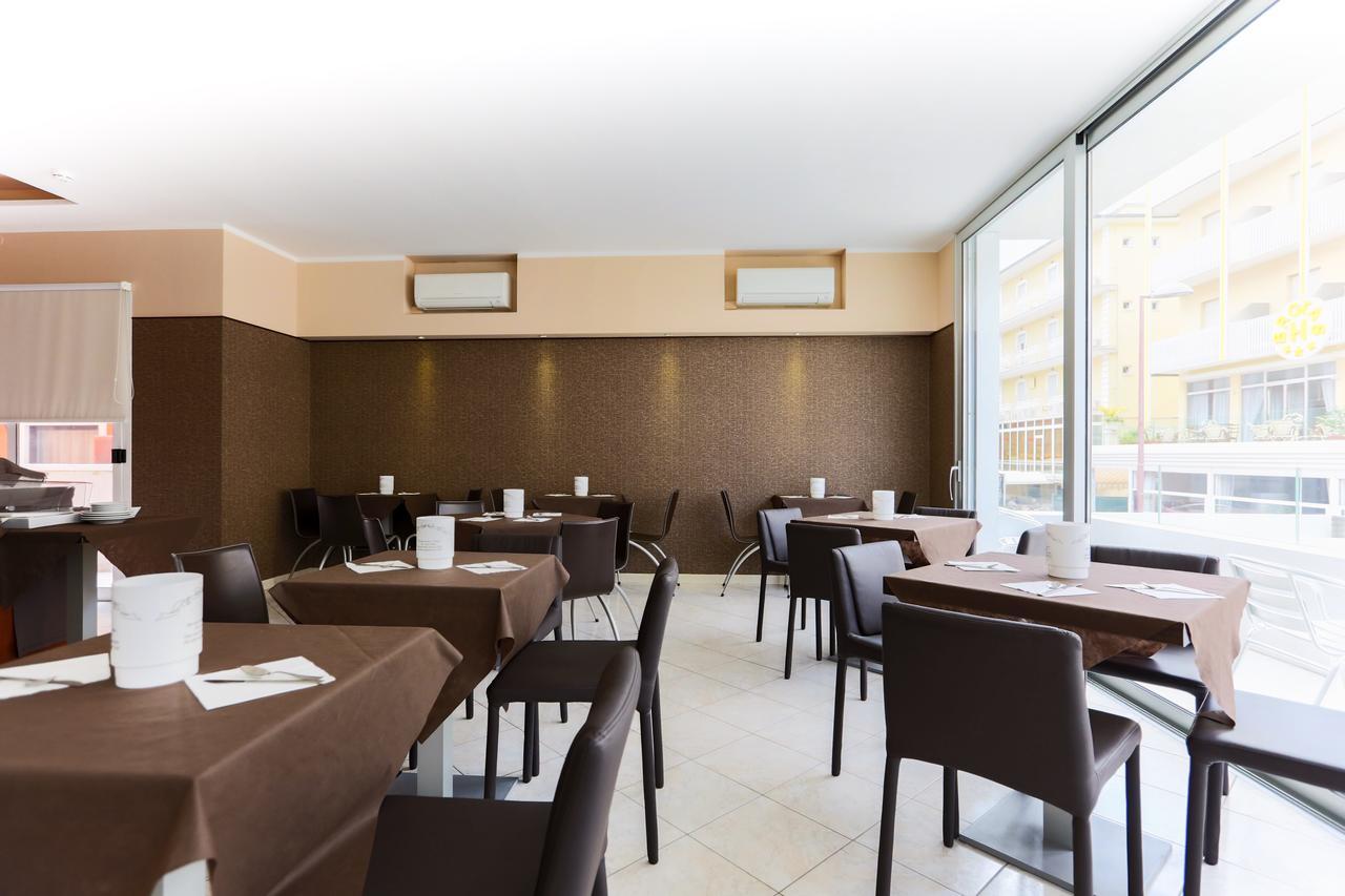 Hotel Romina Римини Екстериор снимка
